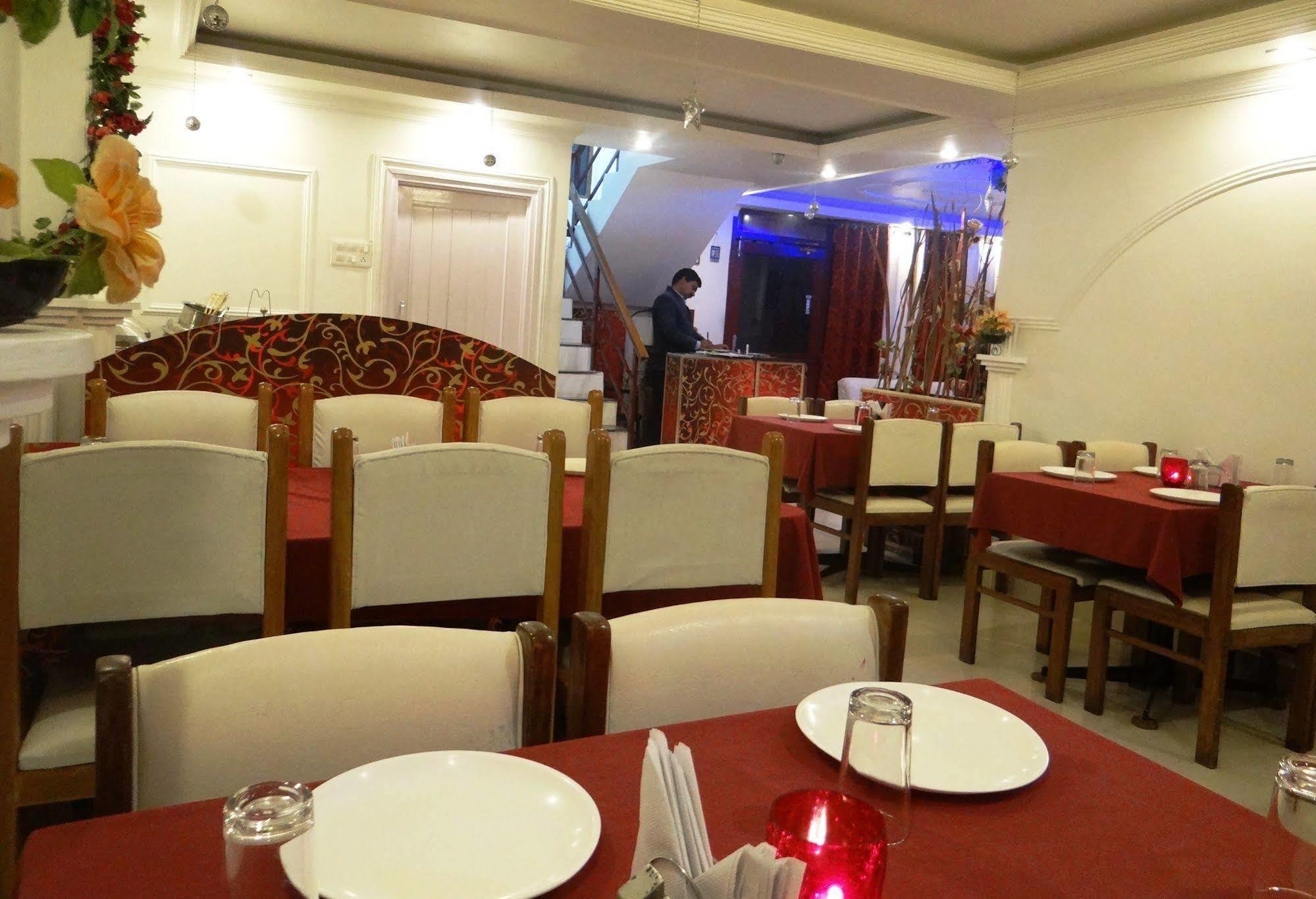 Hotel Vintage Manāli Extérieur photo