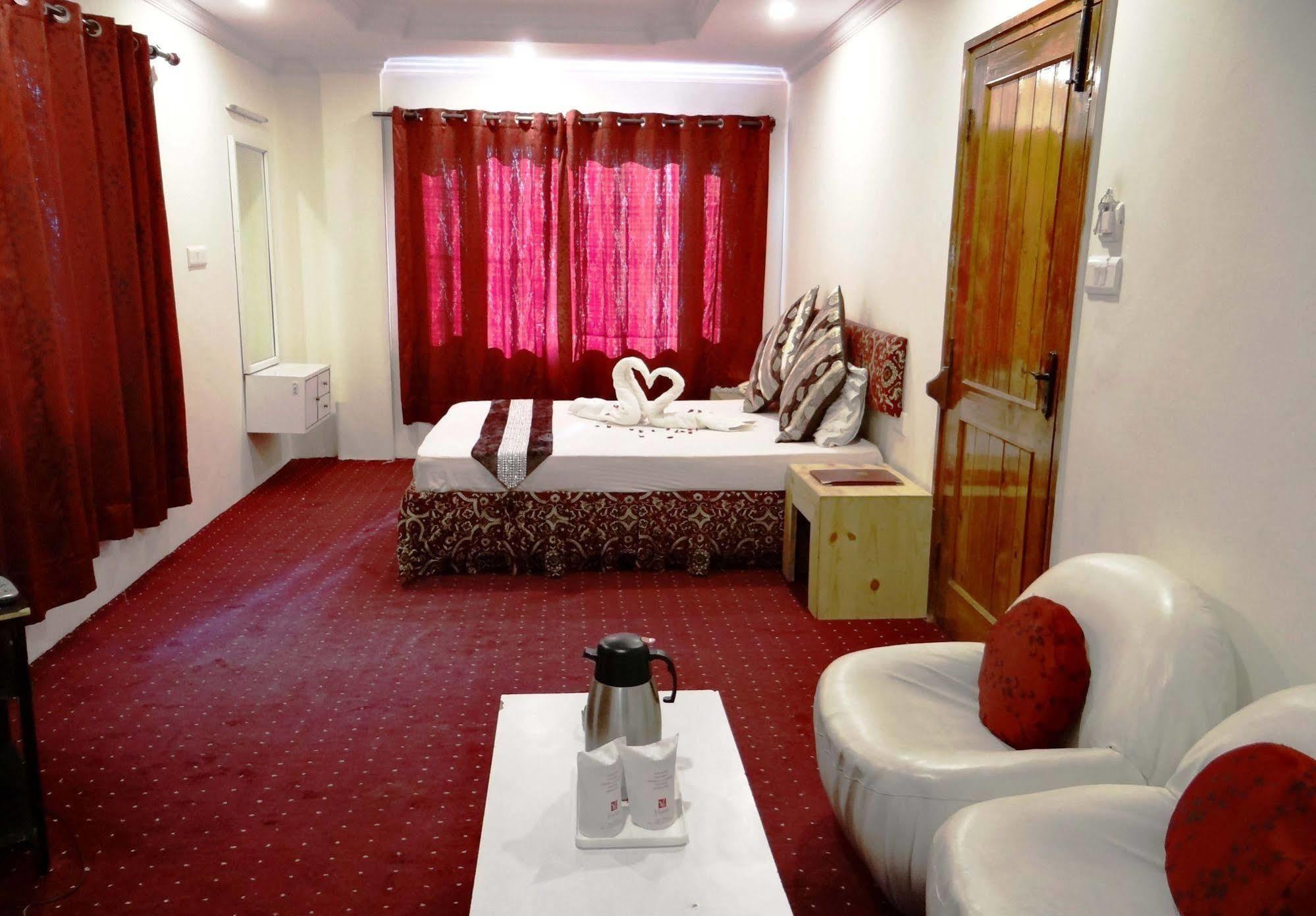 Hotel Vintage Manāli Extérieur photo